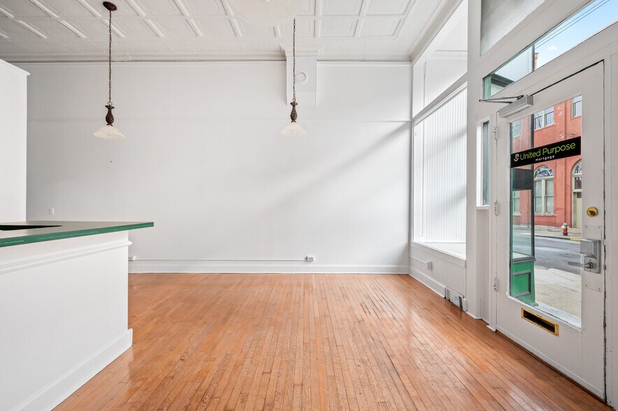 More Photos Of 23 Bedford Sq, Pittsburgh Storefront Retail Residential For Lease