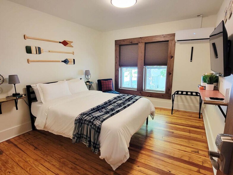 More Photos Of 110 Mc Lean Ave, Cotter Hotel For Sale