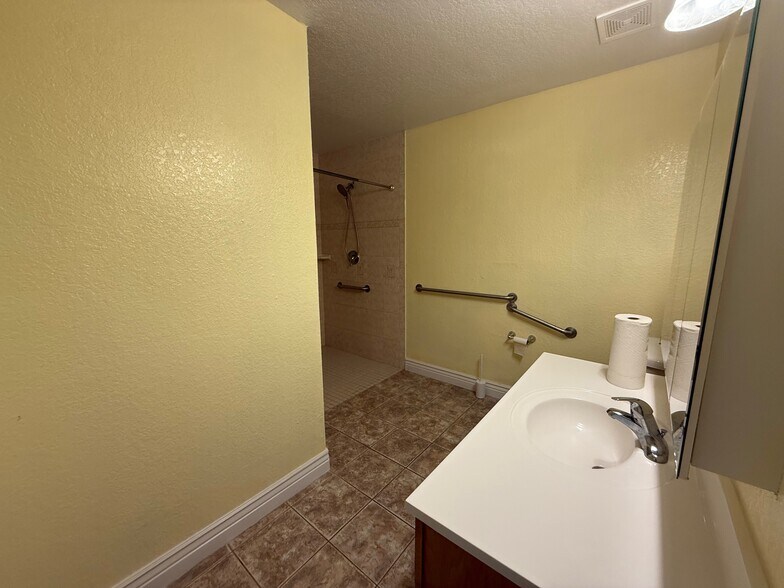 More Photos Of 39106 Grays Airport Rd, Lady Lake Assisted Living For Sale