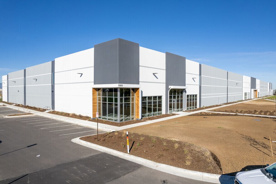 More Photos Of 12625 Lafayette St, Thornton Warehouse For Lease