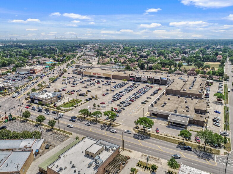 More Photos Of 7900 N Milwaukee Ave, Niles Unknown For Lease