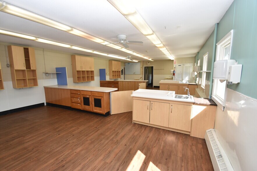 More Photos Of 194 House St, Glastonbury Daycare Center For Sale