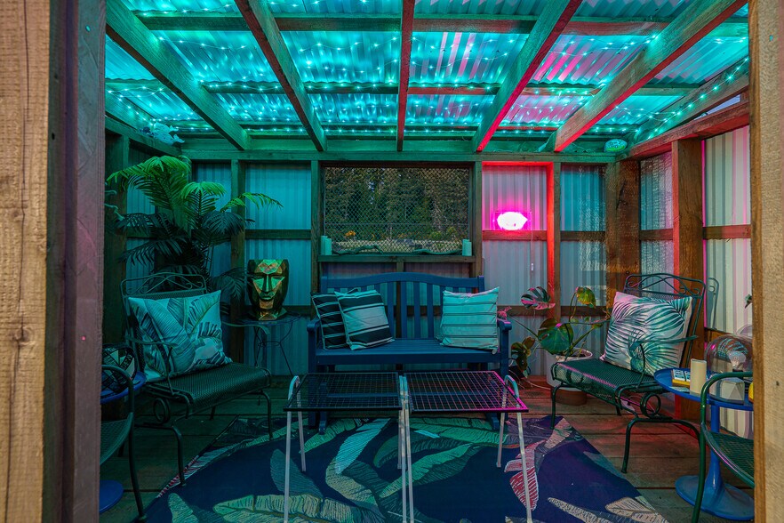 More Photos Of 1175 2nd St SE, Bandon Hotel For Sale