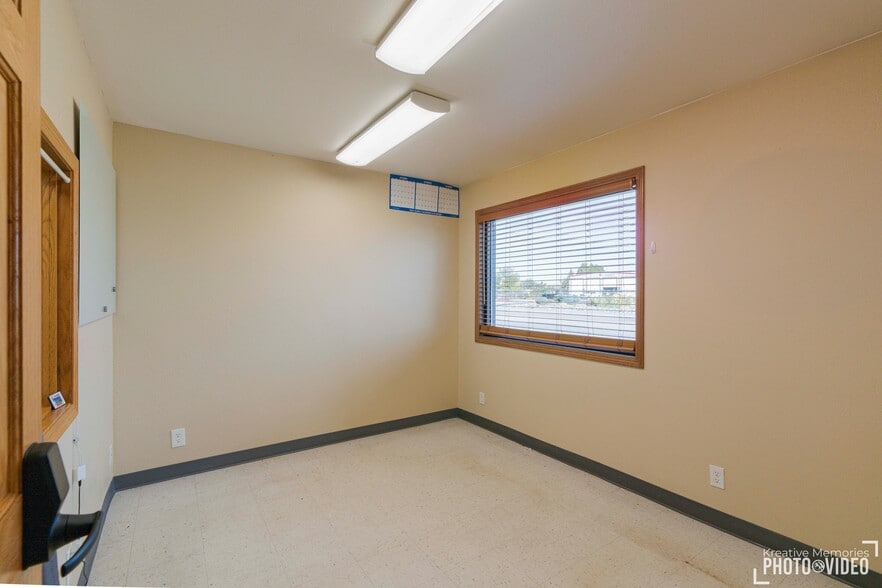 More Photos Of 612 Sinclair St, Gillette Industrial For Sale