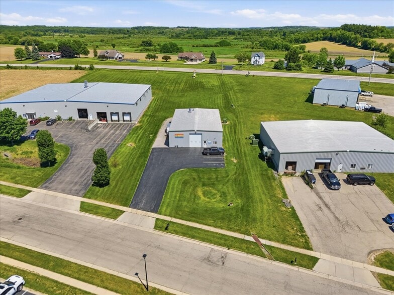 Primary Photo Of 590 Commercial Ave, Waterloo Auto Repair For Sale