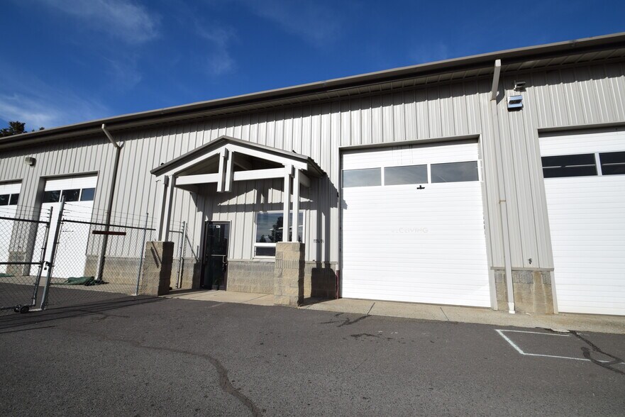 More Photos Of 615 SE Glenwood Dr, Bend Unknown For Lease