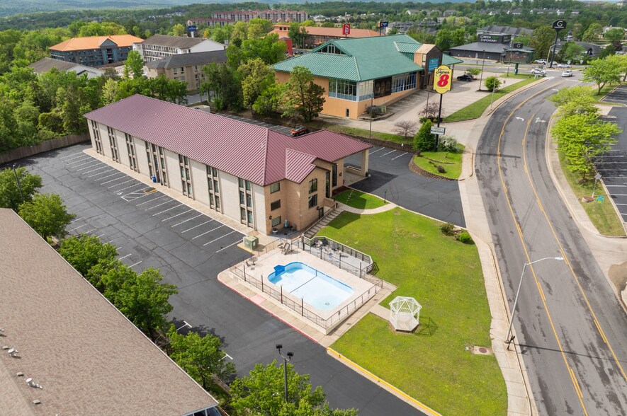 More Photos Of 2490 Green Mountain Dr, Branson Hotel For Sale