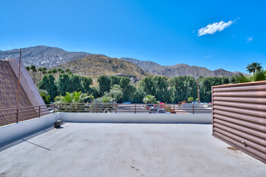 More Photos Of 369 N Palm Canyon Dr, Palm Springs Restaurant For Lease