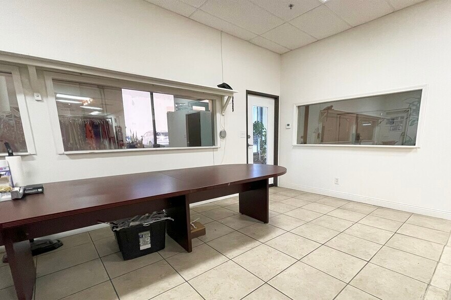 More Photos Of 3900-3912 S Broadway Pl, Los Angeles Manufacturing For Sale