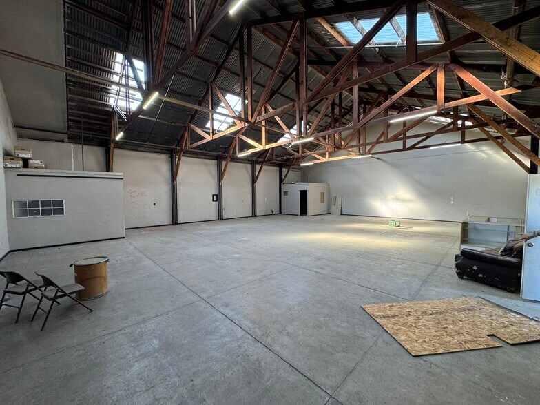 More Photos Of 610 N E St, Madera Warehouse For Lease