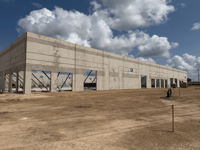 More Photos Of 2700 I-35 N. Frontage Rd, San Marcos Unknown For Lease