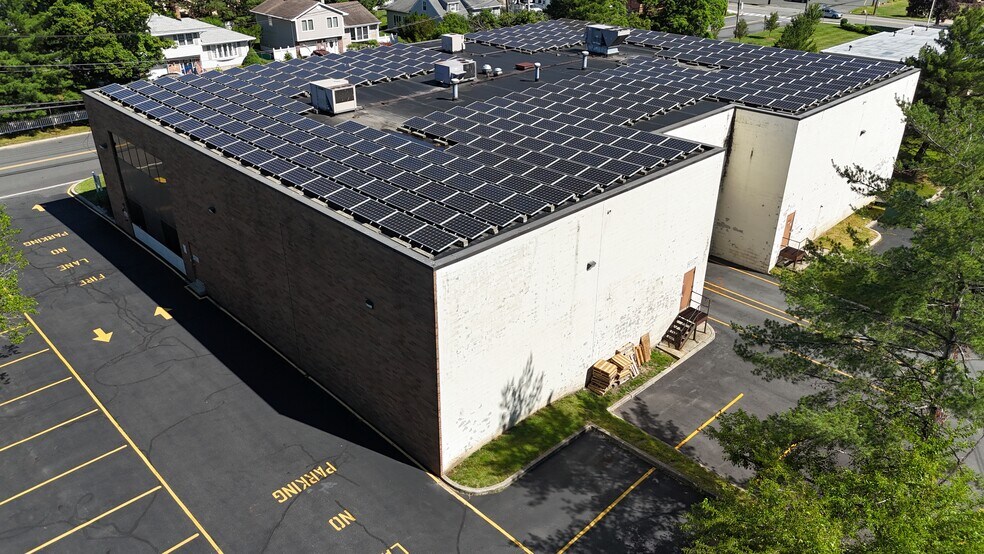 More Photos Of 190 Veterans Dr, Northvale Distribution For Sale