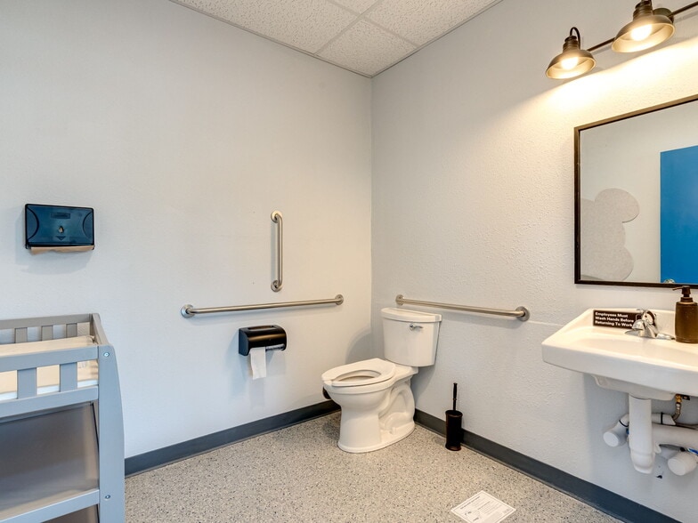 More Photos Of 10189 SE Sunnyside Rd, Clackamas Carwash For Sale