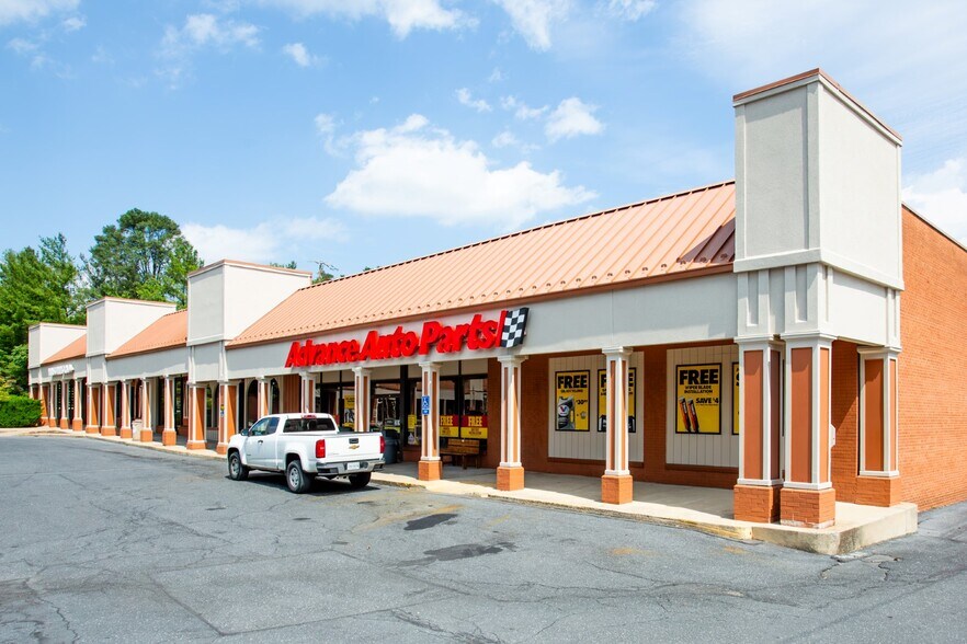 More Photos Of 801-901 W Broad St, Waynesboro Unknown For Lease