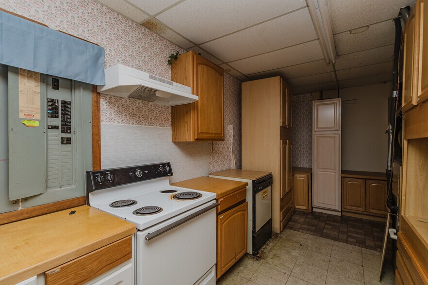 More Photos Of 5110 S Hydraulic St, Wichita Freestanding For Sale