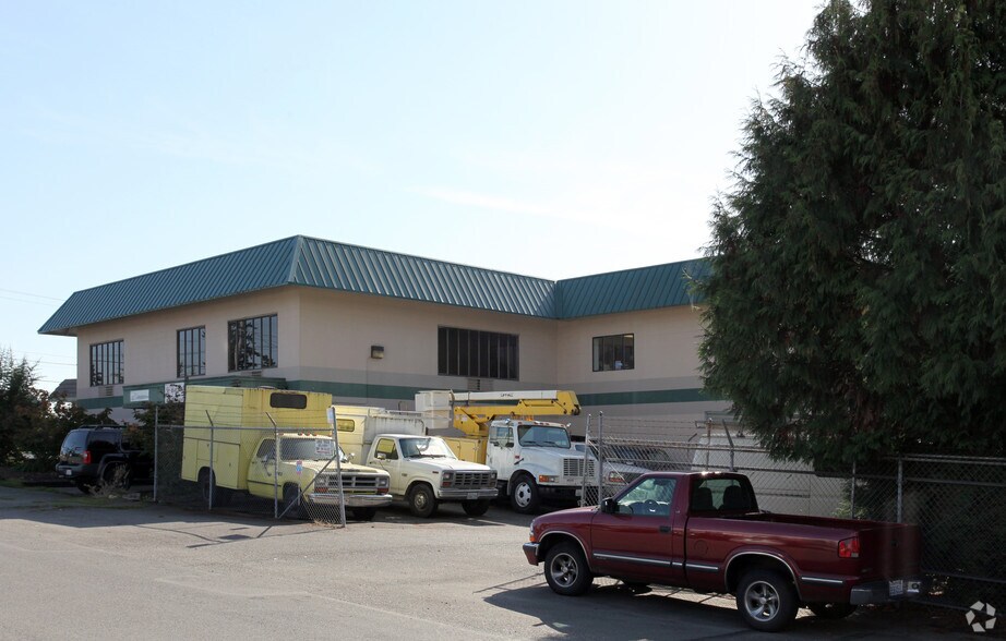 More Photos Of 919 SW 150th St, Burien Warehouse For Lease