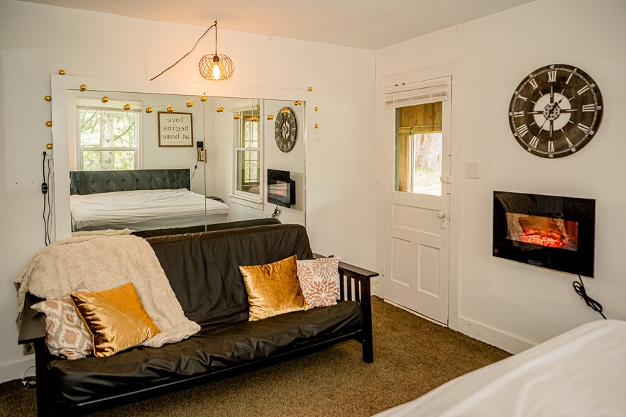 More Photos Of 2735 PA-390, Canadensis Hospitality For Sale