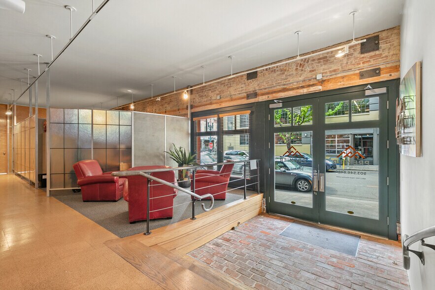 More Photos Of 1325 NW Flanders St, Portland Office For Sale