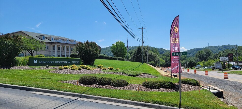 More Photos Of 100 Abingdon Pl, Abingdon Medical For Lease