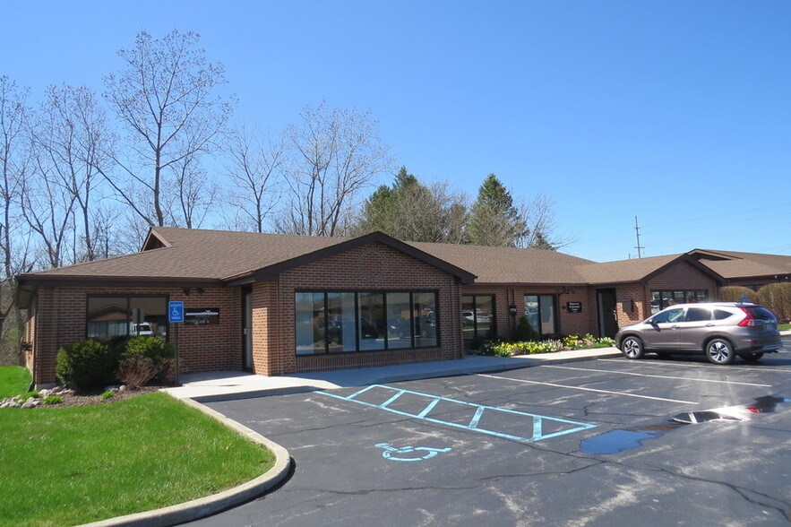 More Photos Of 7779 E Ridgewood Rd, Hobart Office For Lease