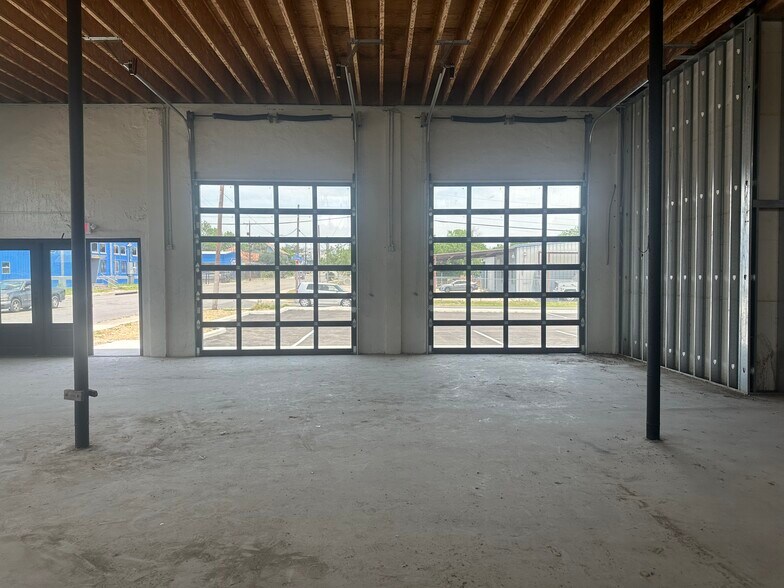 More Photos Of 100 Blanco Rd, San Antonio Restaurant For Lease