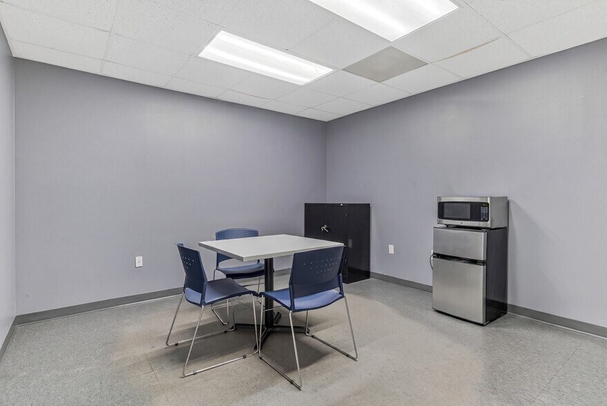 More Photos Of 6632 Elva St, Milton Industrial For Lease