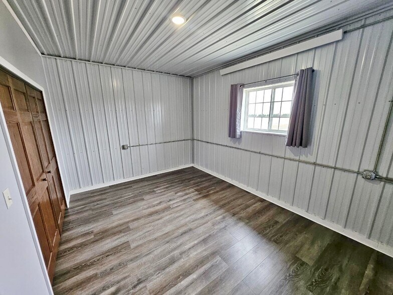 More Photos Of 314 1st St NE, Rugby Light Distribution For Sale