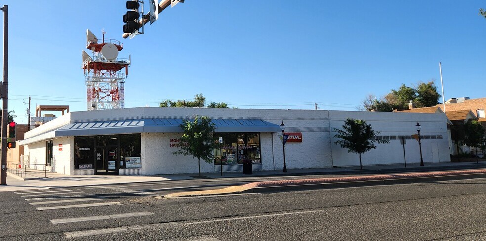 Primary Photo Of 601 E Main St, Montrose Freestanding For Sale
