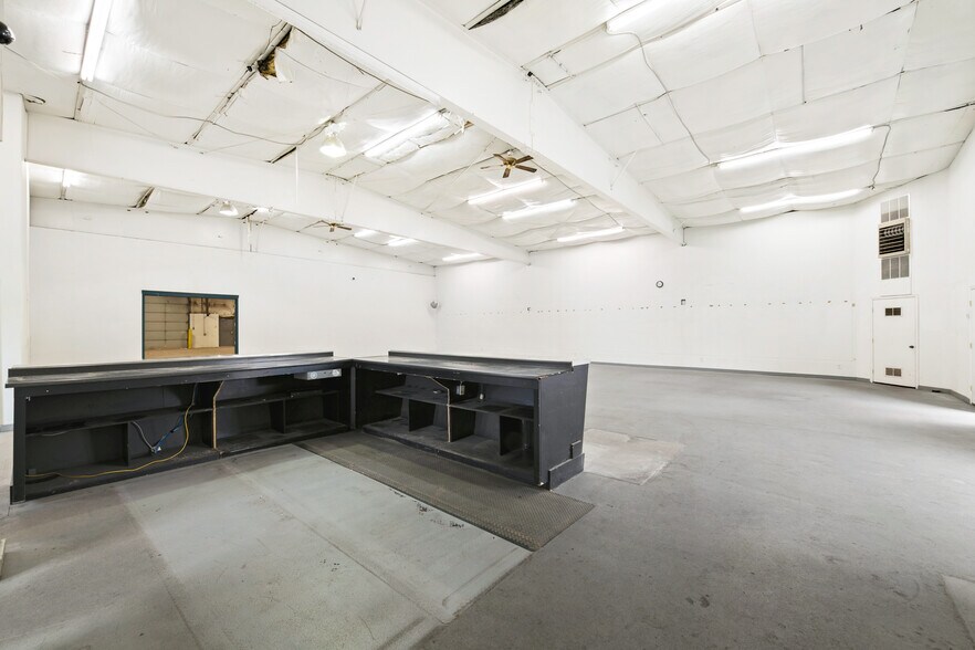 More Photos Of 80 Allegiance Cir, Evanston Industrial For Lease