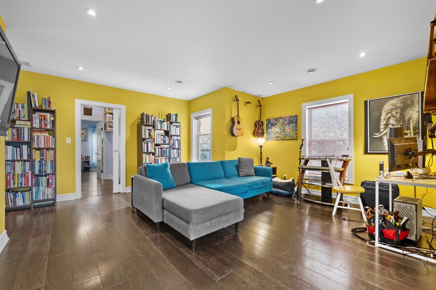 More Photos Of 201 Queen St S, Mississauga Storefront Retail Office For Sale