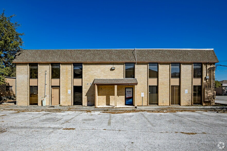 More Photos Of 4139 Gardendale St, San Antonio Office For Sale