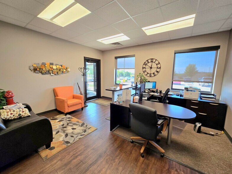 More Photos Of 1545 Associates Dr, Dubuque Office For Lease