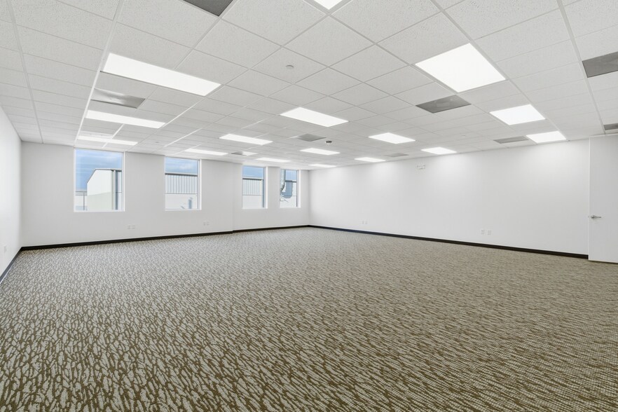 More Photos Of 611 Choctaw Ln, Katy Distribution For Lease