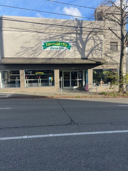 More Photos Of 6516 NE Roosevelt Way, Seattle Storefront For Lease
