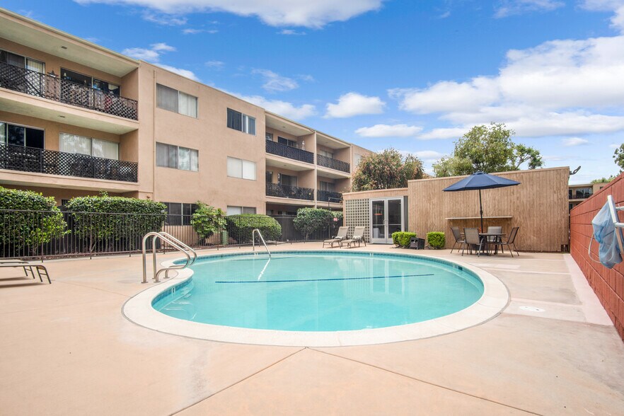 More Photos Of 10200 De Soto Ave, Chatsworth Apartments For Sale