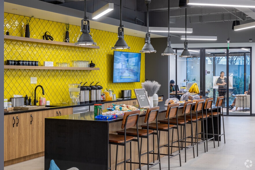 More Photos Of 3333 Peachtree Rd Ne, Atlanta Office For Sale