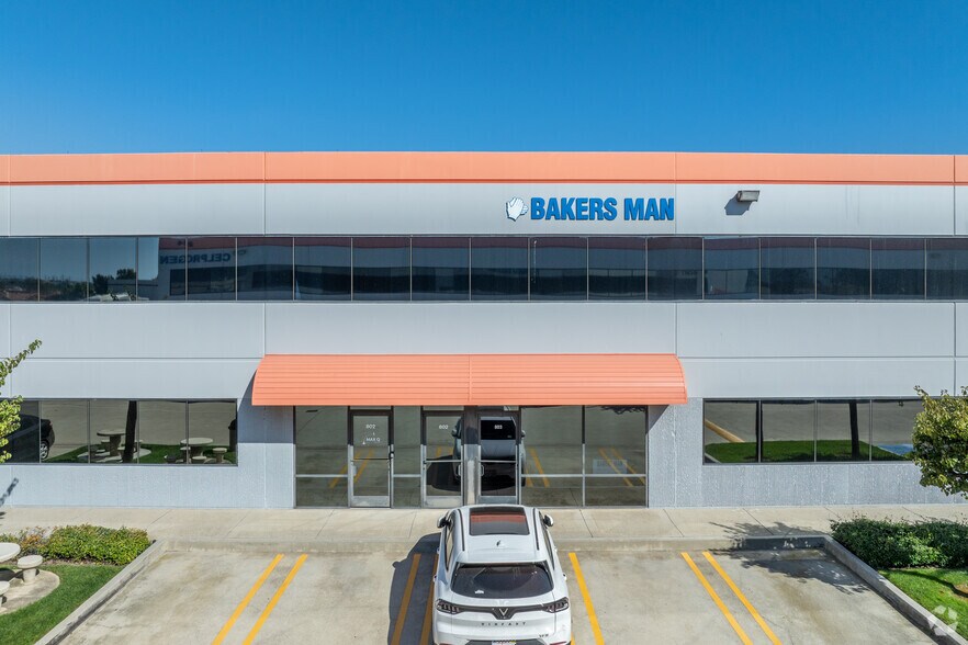 More Photos Of 3904 Del Amo Blvd, Torrance Light Manufacturing For Lease
