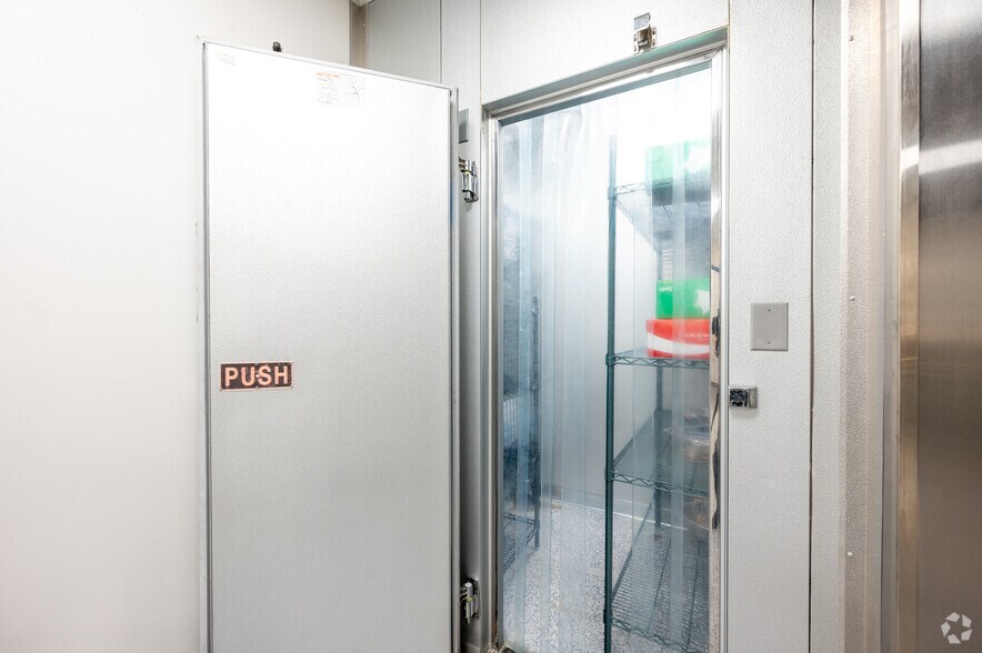 More Photos Of 1021 N Pennsylvania St, Indianapolis Freestanding For Lease