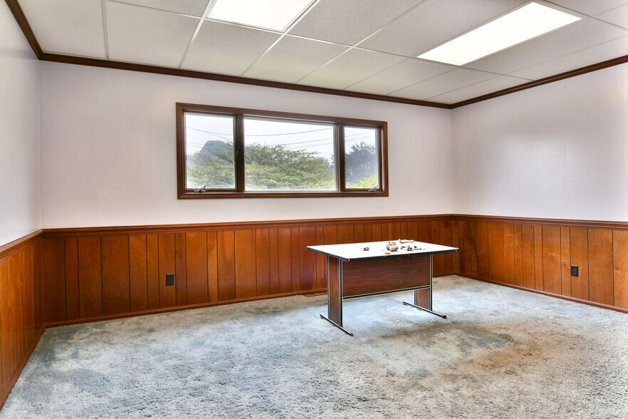 More Photos Of 696 Valley View Dr, Brookfield Office For Sale