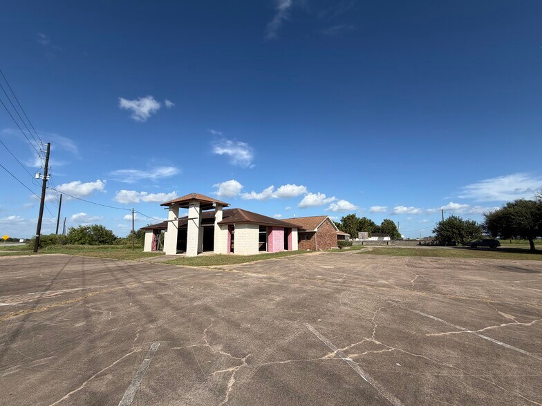 More Photos Of 111 County Road 227, East Bernard Freestanding For Lease