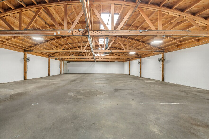 More Photos Of 821 W Olive St, Inglewood Warehouse For Lease