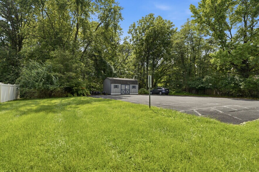More Photos Of 3157 Mechanicsville Rd, Eddington Medical For Sale