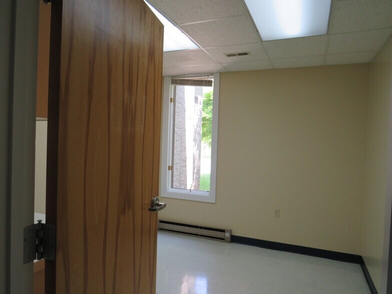 More Photos Of 9506 Hospital Ave, Nassawadox Medical For Sale