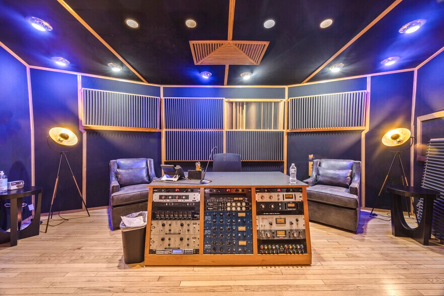 More Photos Of 1033 16th Ave S, Nashville Office For Sale