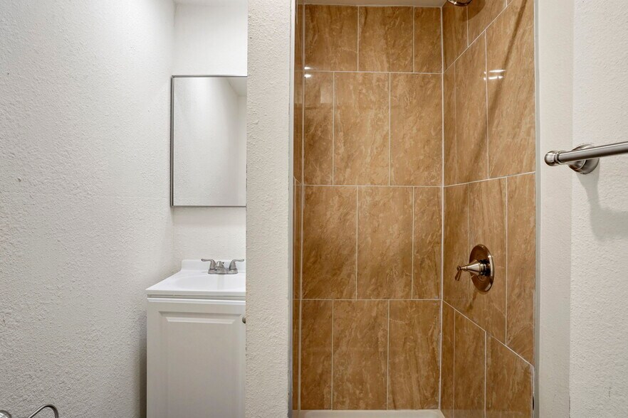 More Photos Of 982 S Sheridan Blvd, Denver Apartments For Sale