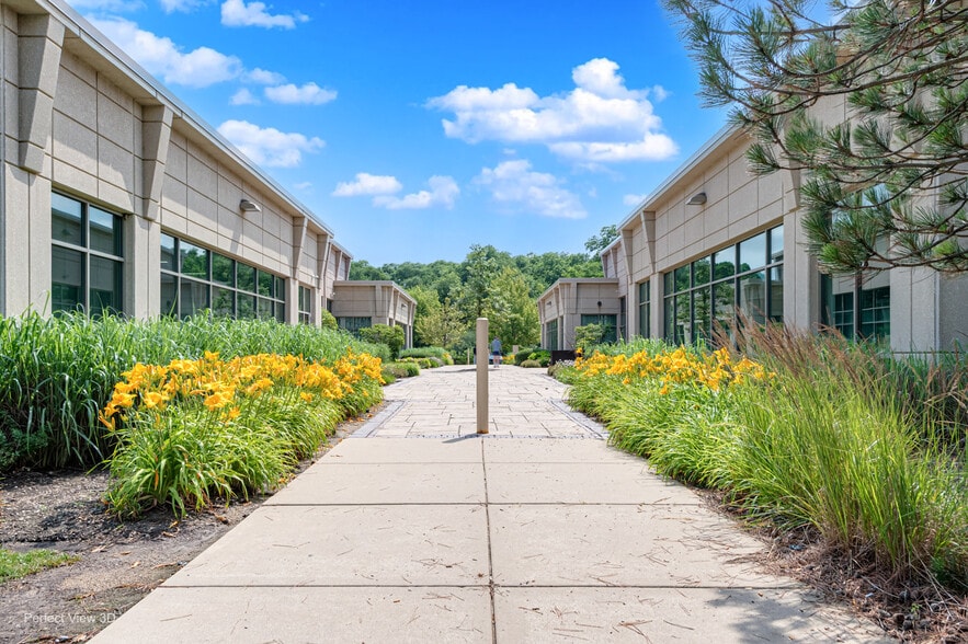 More Photos Of 320 Cardinal Dr, St Charles Medical For Lease