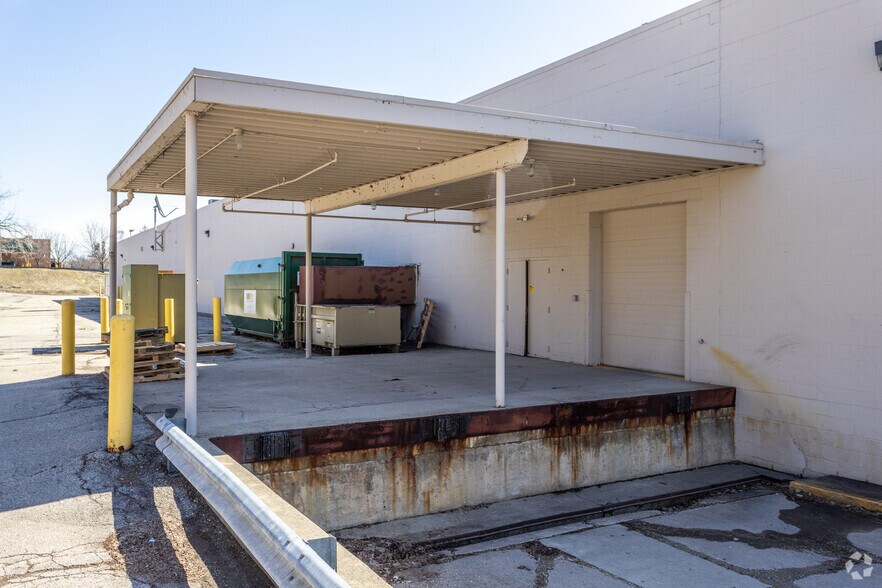 More Photos Of 1160-1300 E Army Post Rd, Des Moines Unknown For Lease