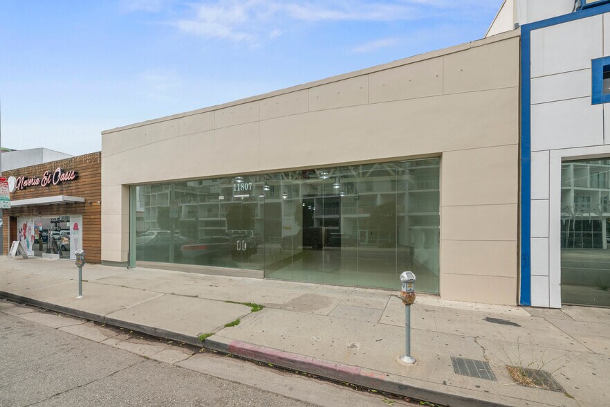 More Photos Of 11807 Santa Monica Blvd, Los Angeles Storefront For Lease