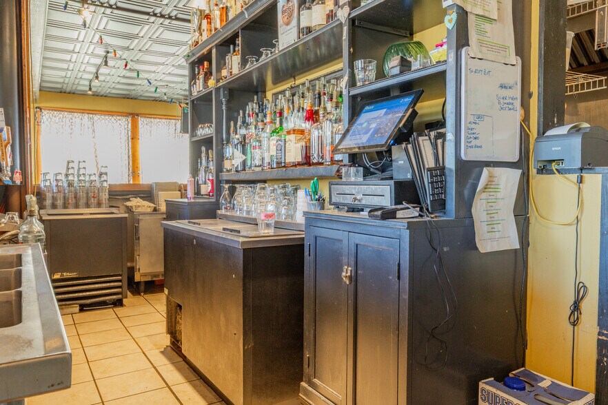 More Photos Of 10 Hardy Rd, Westbrook Freestanding For Sale