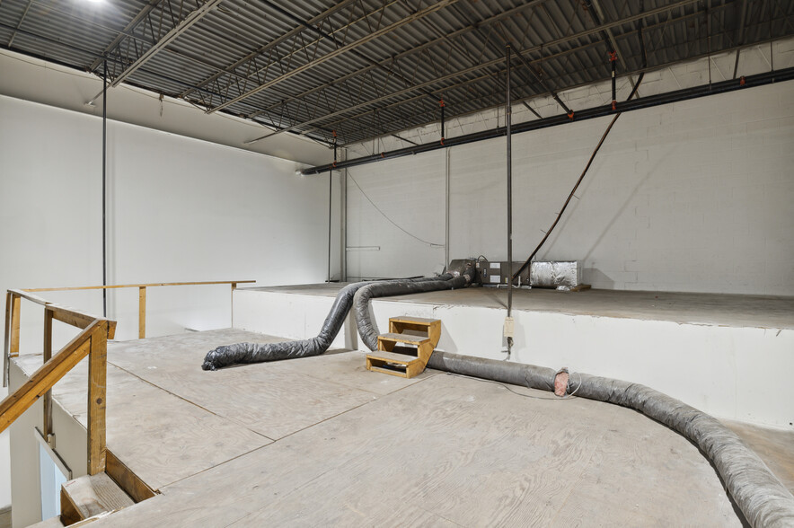 More Photos Of 201 Ruthar Dr, Newark Distribution For Lease